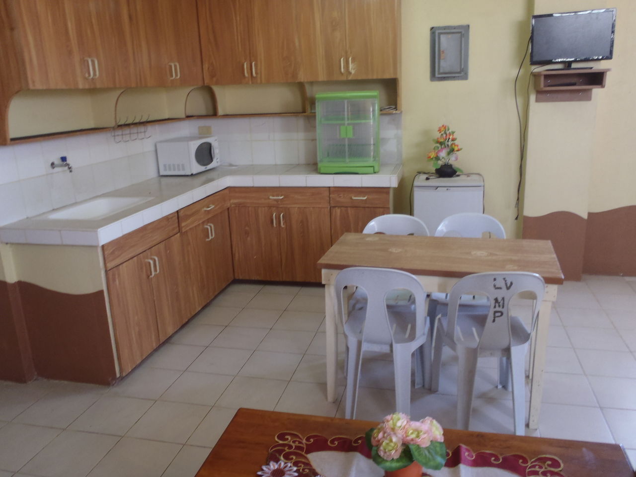 家族移住者、リタイア者向け月額１５０００ペソで広く、家具付きののアパート